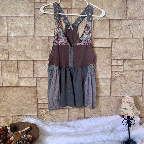 SOLD ɴᴇᴡ 𝙂𝙄𝙈𝙈𝙄𝘾𝙆𝙎 ᴛᴀᴘᴇsᴛʀʏ ᴄʟᴀsᴘ ᴘɪᴇᴄᴇᴅ ᴛᴏᴘ - Picture 3 of 3